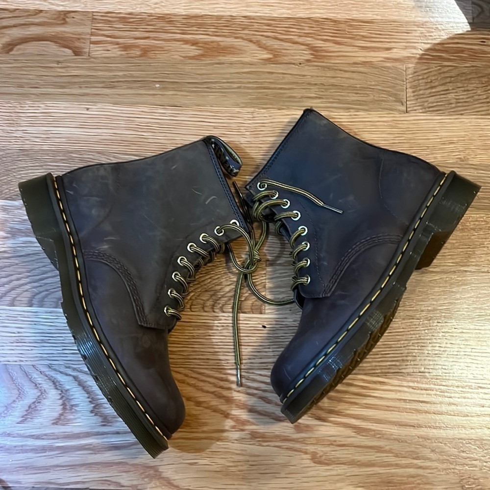 New Dr Martens 1460 brown distressed boots Size 9 - Picture 12 of 14
